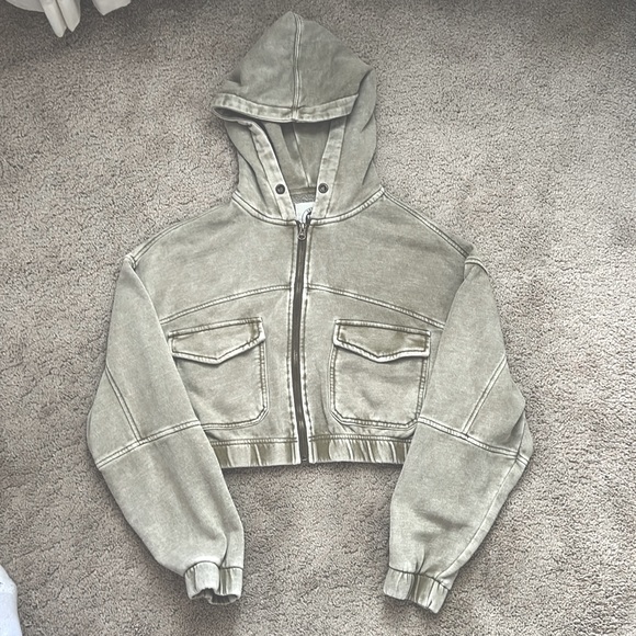 NWOT urban outfitters cropped zip up - Picture 3 of 4